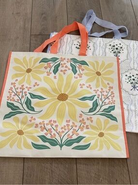 Homegoods TJMaxx Marshalls Floral Bouquet & Floral Print Tote Bags Set of 2 NWOT